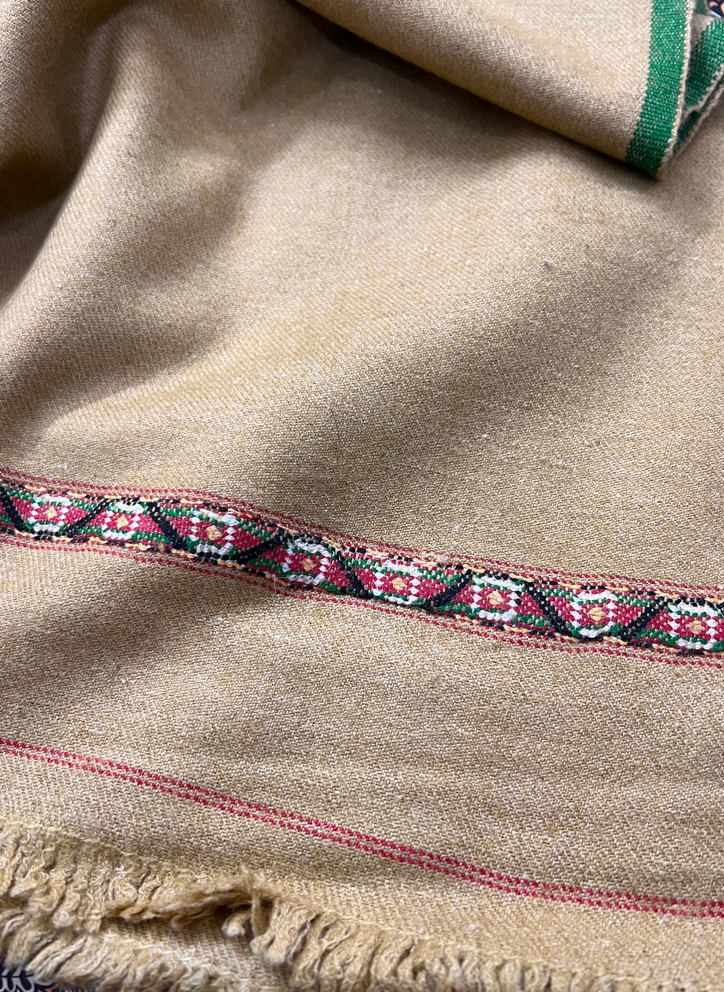 Beige Aura – Hand-Crafted Wool Shawl for Men